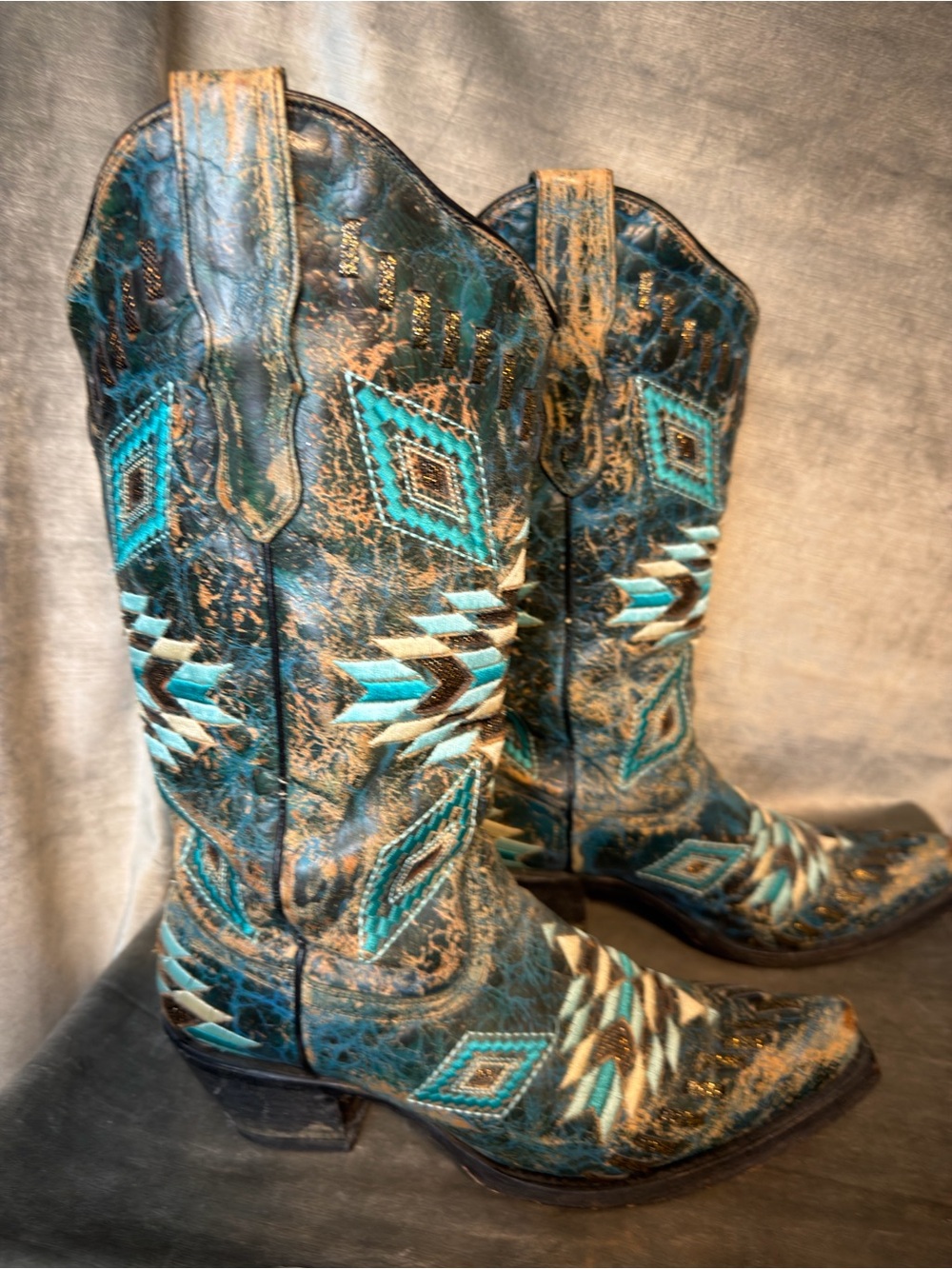 Corral Distressed Turquoise/Brown Western Boots w/Embroidery & Shimmer. Women 8